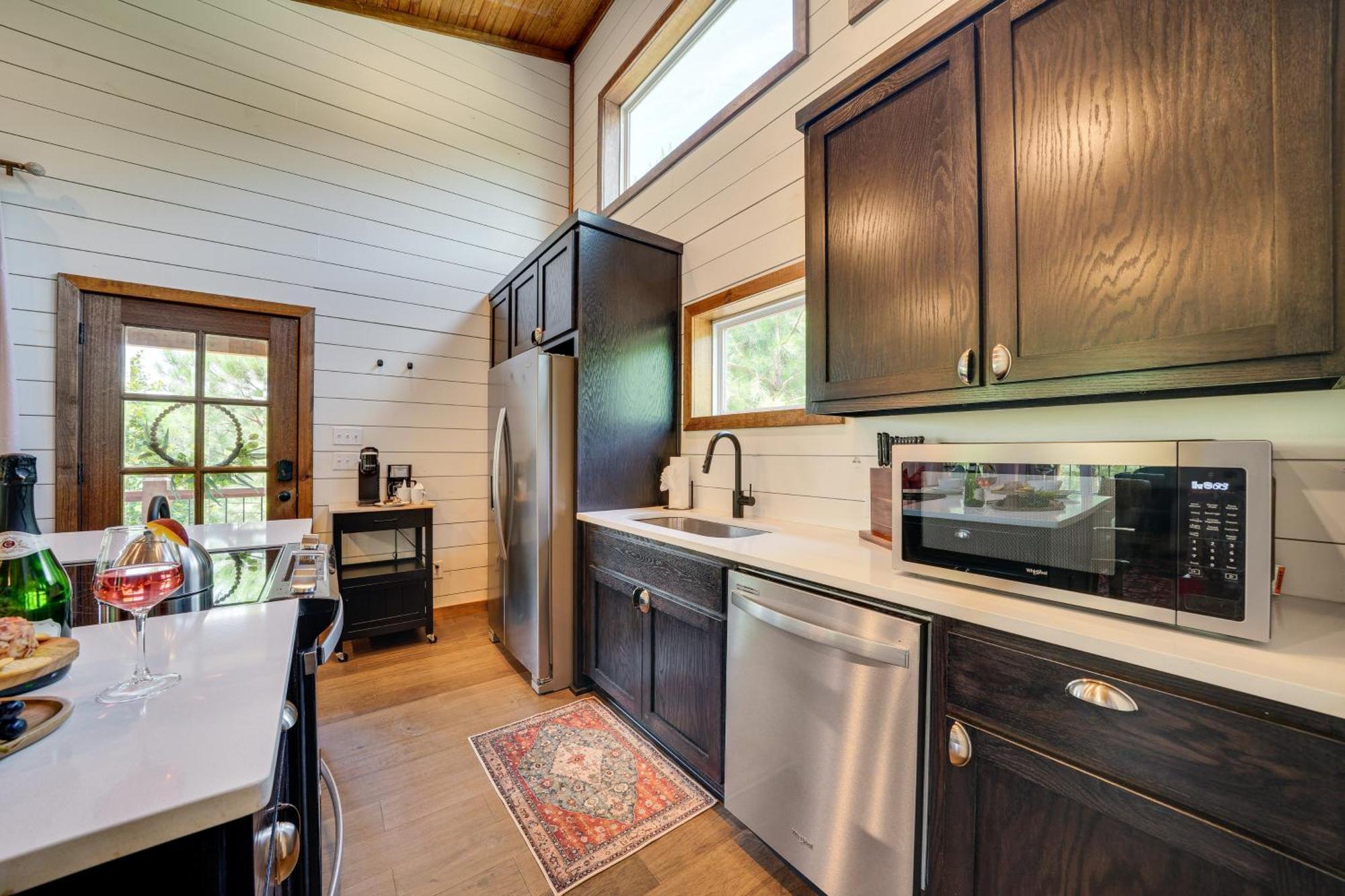 Tree-Lined Broken Bow Studio With Private Hot Tub! Extérieur photo