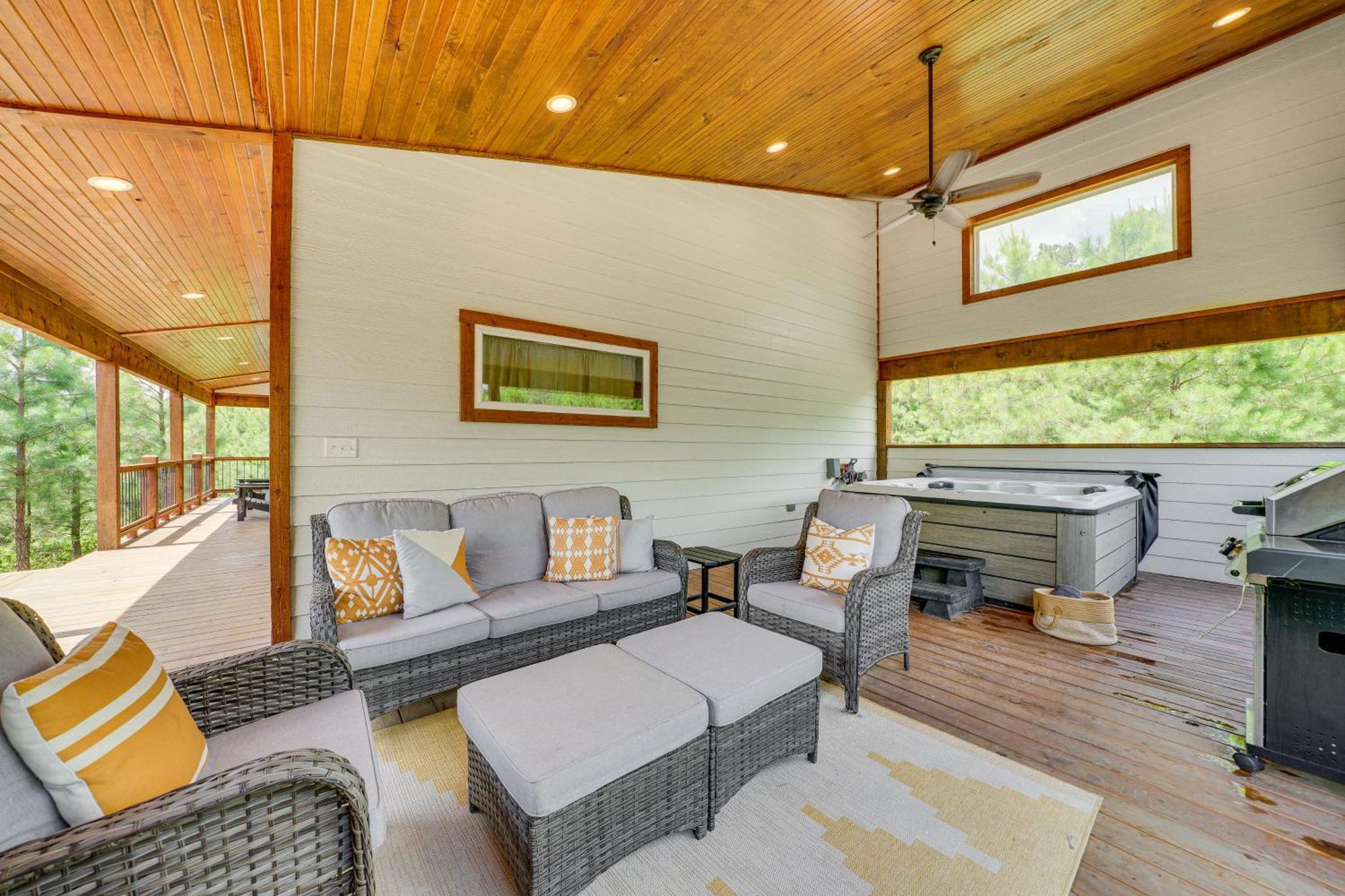 Tree-Lined Broken Bow Studio With Private Hot Tub! Extérieur photo