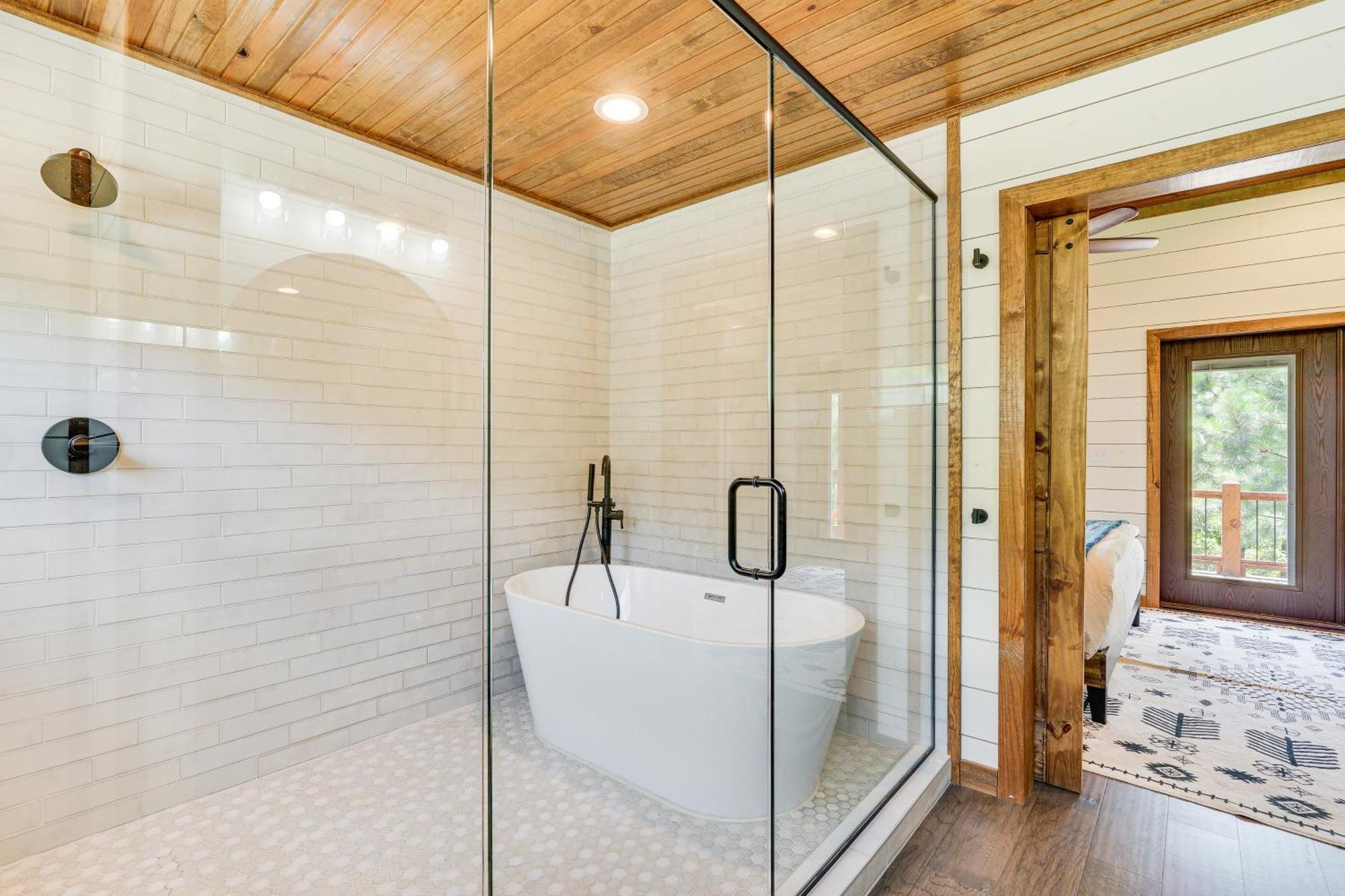 Tree-Lined Broken Bow Studio With Private Hot Tub! Extérieur photo