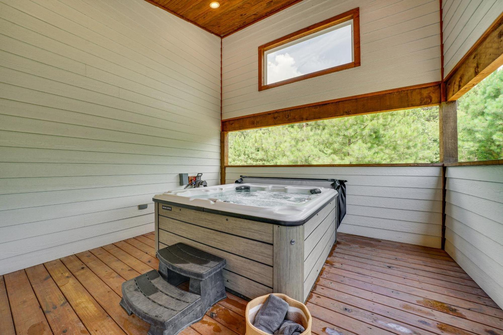 Tree-Lined Broken Bow Studio With Private Hot Tub! Extérieur photo