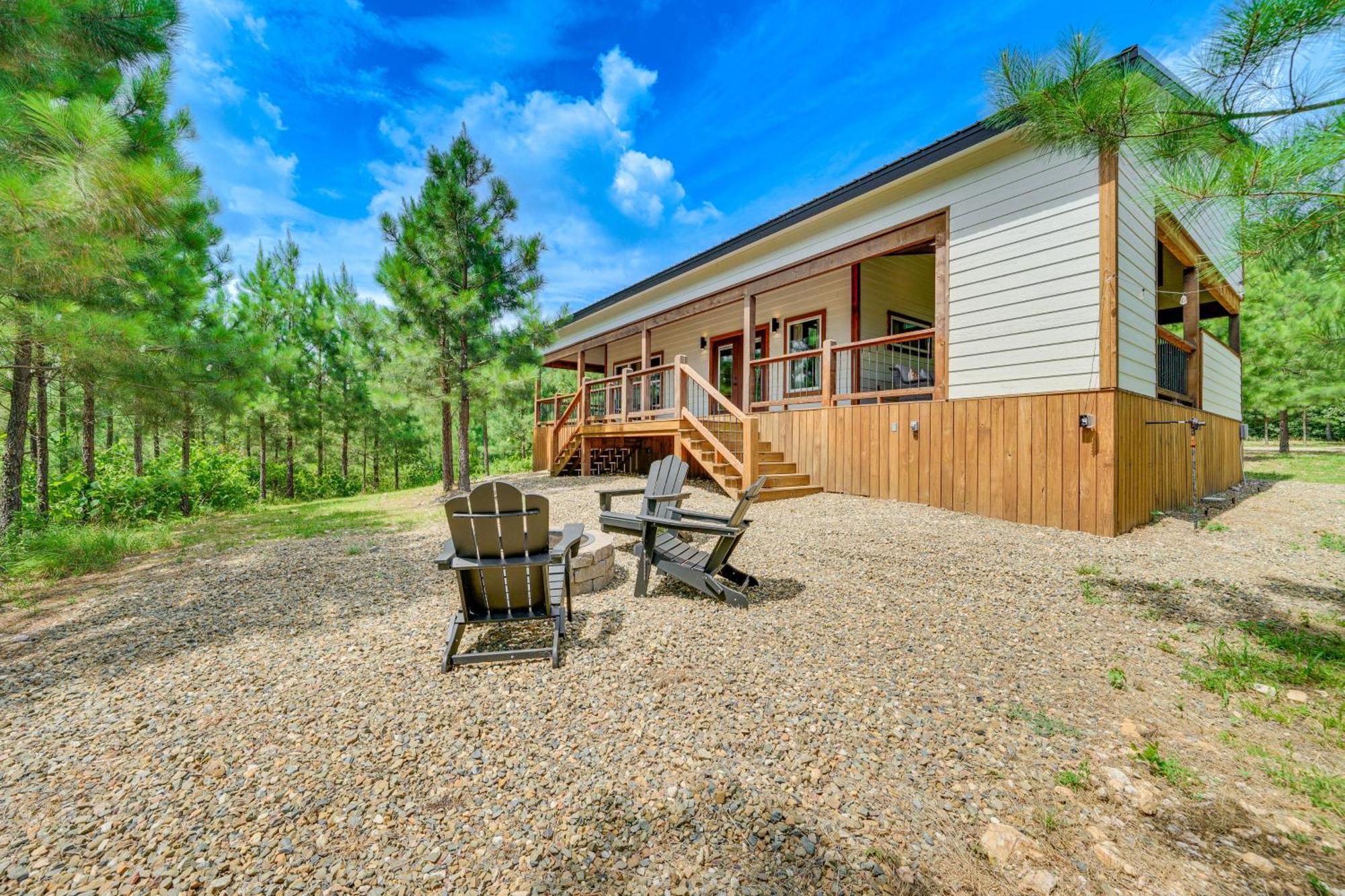 Tree-Lined Broken Bow Studio With Private Hot Tub! Extérieur photo