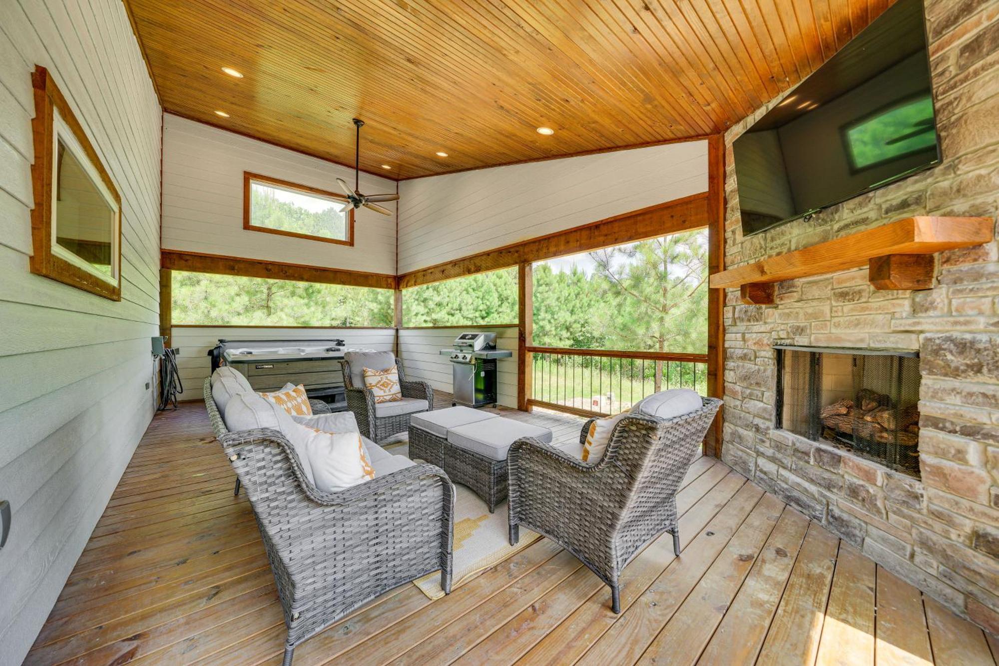 Tree-Lined Broken Bow Studio With Private Hot Tub! Extérieur photo