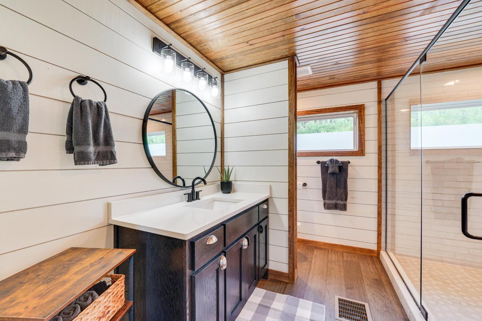 Tree-Lined Broken Bow Studio With Private Hot Tub! Extérieur photo
