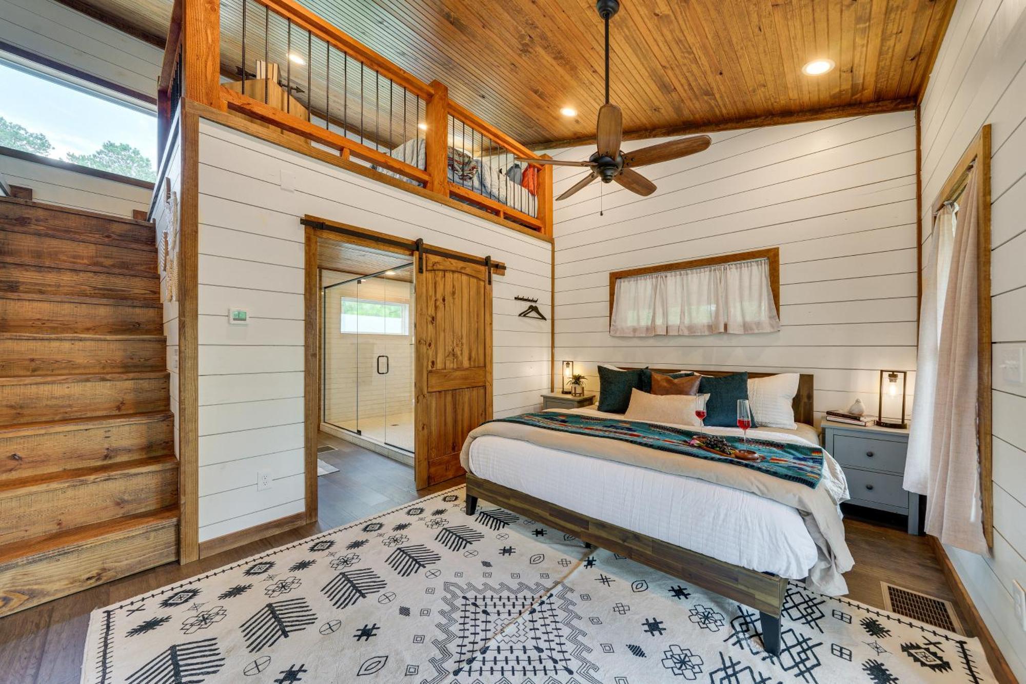 Tree-Lined Broken Bow Studio With Private Hot Tub! Extérieur photo